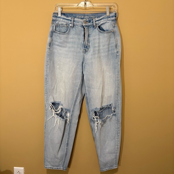American Eagle Relaxed Mom Jeans size 4 Distressed Light Wash - Picture 2 of 7